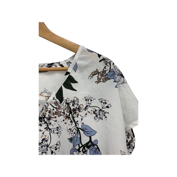 SHEIN White Floral V-neck Top Size XL-NWOT - Picture 3 of 5